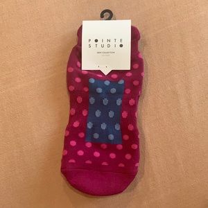 Pointe Studio Grip Socks NWT M/L